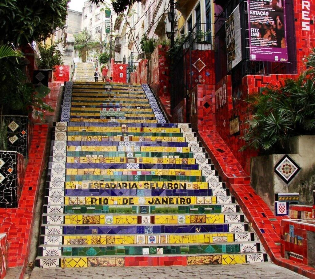Loft In The Heart Of Rj With Wifi! Apartment